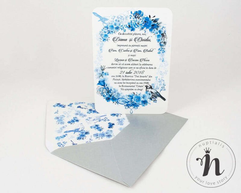 Invitatii nunta - Invitatii nunta vintage cu flori albastre si plic argintiu personalizat